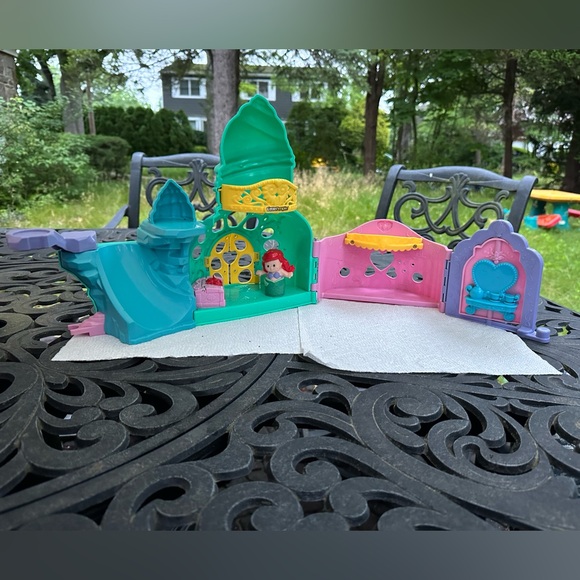 Fisher Price Disney Little Mermaid Ariel’s Castle - Picture 5 of 10